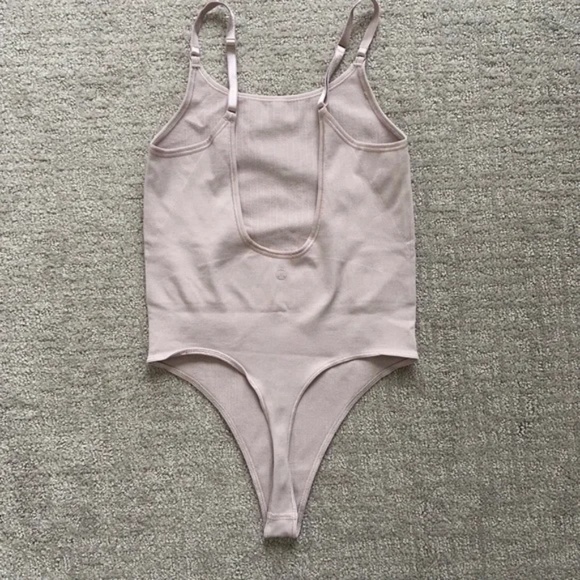 NWOT Lululemon Bodysuit - Picture 5 of 6